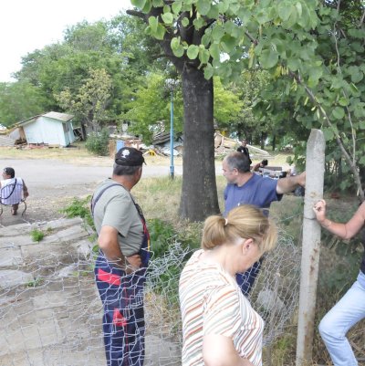 По време на събарянето на бунглата в ”Златна рибка”