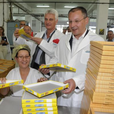 Станишев сгъва кутии от любимите си бонбони