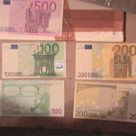 Крит залят от български фалшиви евро