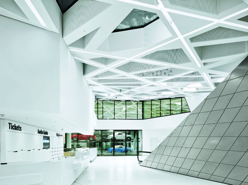 250 000 души се радват на експонатите в Porsche Museum