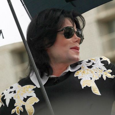 Кралят на поп музиката Майкъл Джексън почина на 50-годишна възраст на 25 юни 2009 година