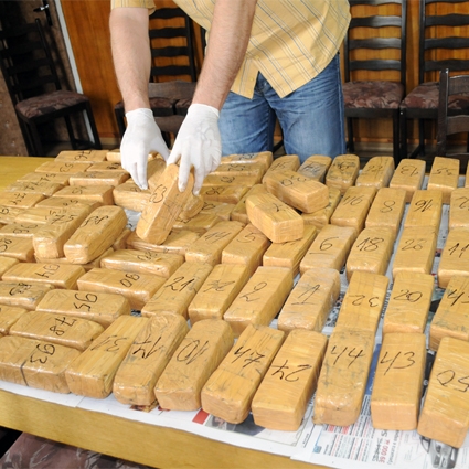 Хероинът, разпределен в 1400 пакета, бил укрит в тайници в пералните машини (Снимка Архив)