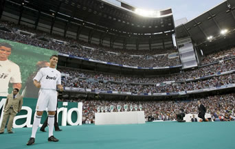 Кристиано Роналдо беше представен като играч на Реал Мадрид