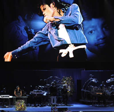 Фенове и близки се простиха с Майкъл Джексън