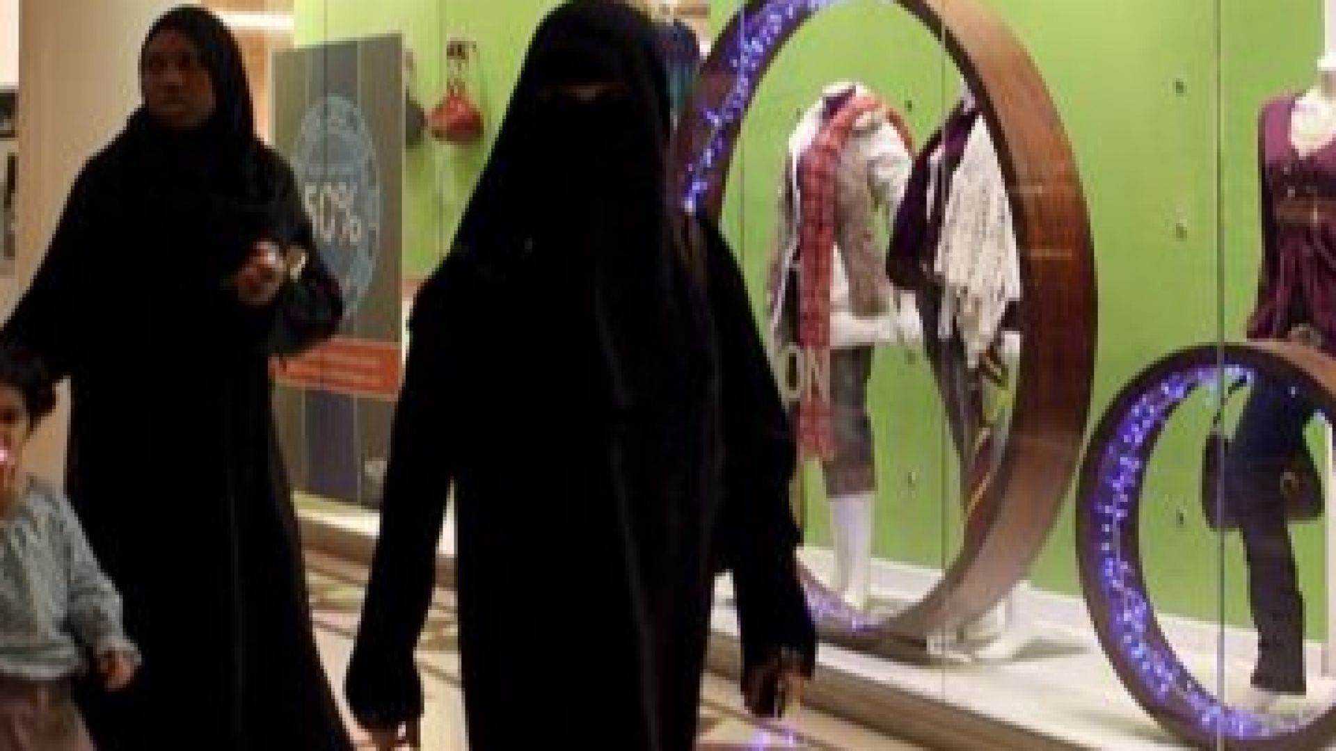 Две саудитски сестри избягали от страната си и укривали се