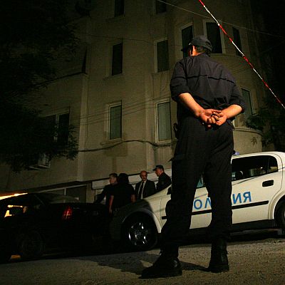 Полицай застреля приятелката си и се самоуби