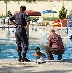 Пет условни присъди за удавено в басейн дете