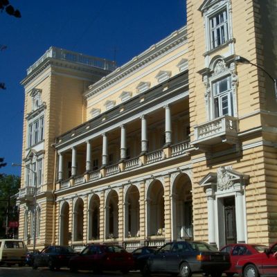 Строежът на метрото наклони Военния клуб в столицата