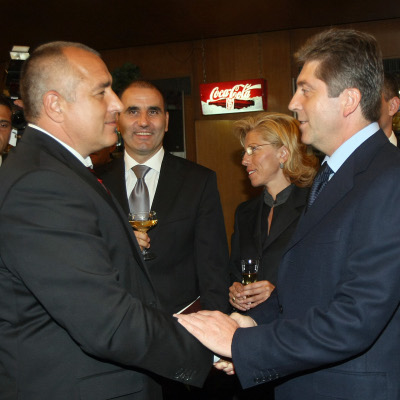 Франс прес подчертава, че от 9 г. Борисов е заедно с Първанов начело по популярност в България