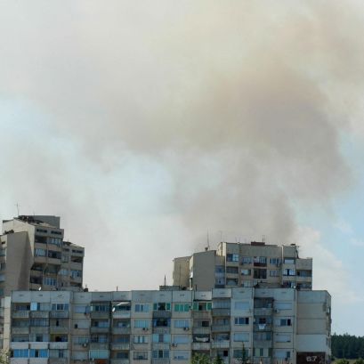 Пожарът е обхванал площ от около 300 дка, димът стигна до града
