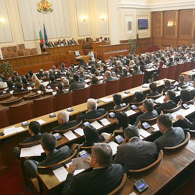 Депутатите откриха годината с кавга
