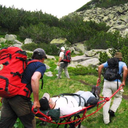 Спасители: Туристи ходят с чехли в планината