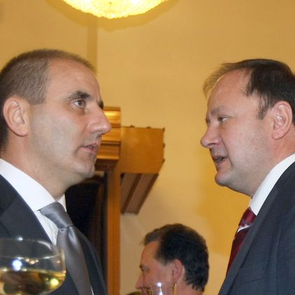 Миков вдигнал цените на МВР-жилища с $400/кв. м