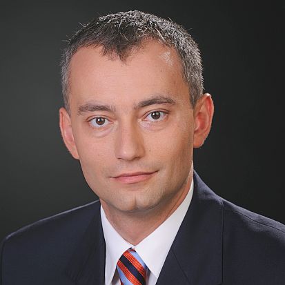 Младенов е един от най-младите членове на кабинета - роден е през 1972 г.