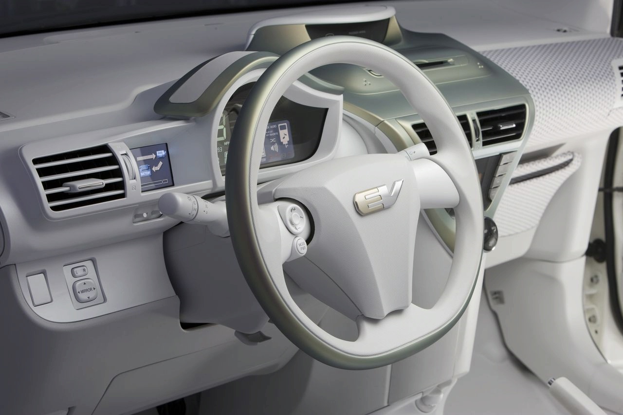 Toyota пуска електрическа версия на iQ
