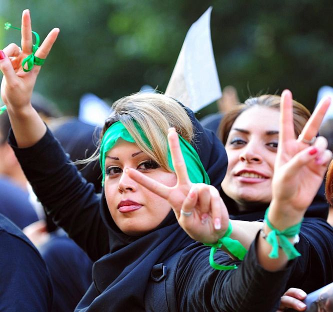 Иранки на протест (Снимка архив). Ядреното споразумение отваря възможности от взаимна полза - за Иран и Европа