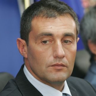 Свилен Нейков (на снимката) отличи Димитър Николов заради нов плувен комплекс