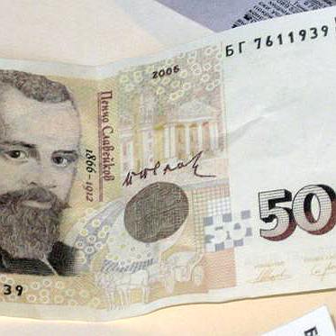 Мъж плати сметката си в заведение с 300 фалшиви лева