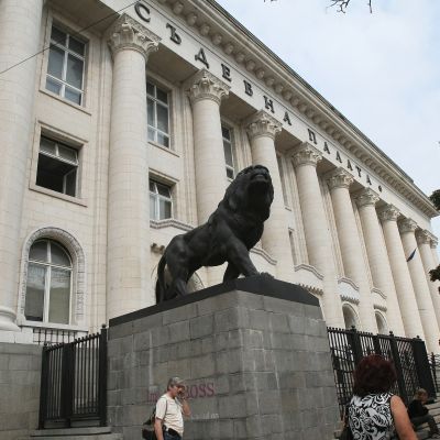 Съдия-менте събира пари в Съдебната палата