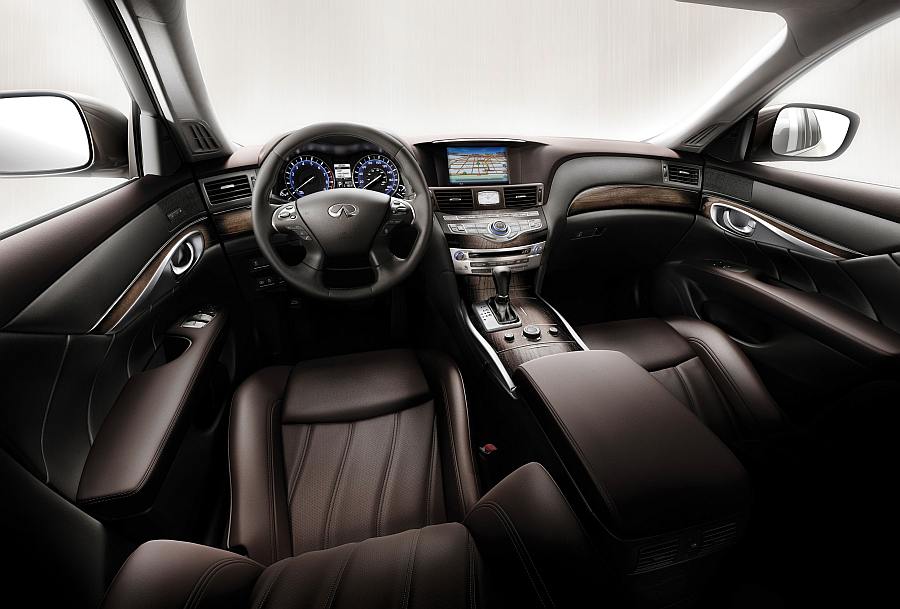 Infiniti M с виртуален дебют на Concours d`Elegance