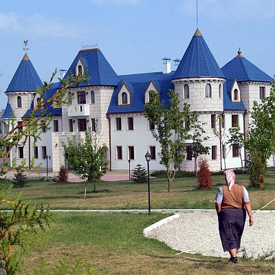Приключи данъчната проверка на имотите на Доган
