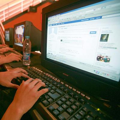 Вирус откраднал 45 000 пароли от Facebook