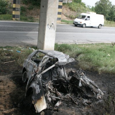 Шофьорът загина в пламъци при катастрофата край Долна Митрополия