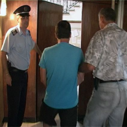 Седем измамници са задържани при опит да прехвърлят жилището на възрастно семейство от София