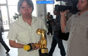 Собственикът на Левски Тодор Батков ще получи наградата на Господари на ефира  Златен Скункс  по време на завръщането на тима от
