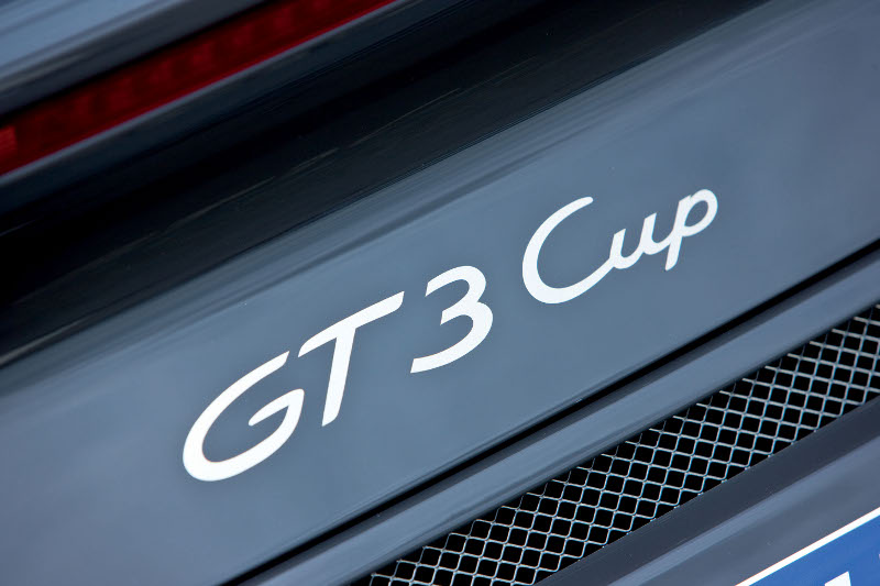 Porsche показва състезателно GT3