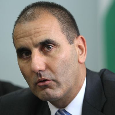 Нормално е Дамбовеца да е притеснен, източва ”Кремиковци”, заяви министър Цветан Цветанов