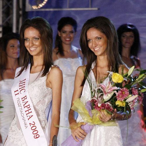 Близначки станаха подгласнички на ”Мис Варна 2009”