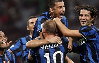 Футболистите на Интер ликуват след драматичната победа над Юве за Купата на Италия