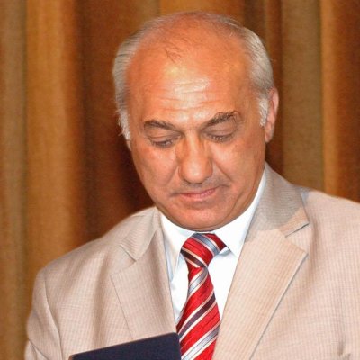 Скандални заменки и харчове направил областен