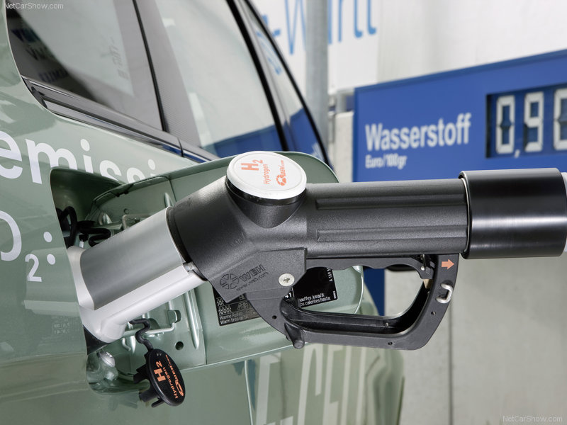 Пускат В-класа с горивни клетки серийно