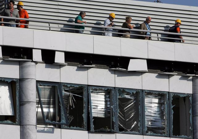 Сградата на фондовата борса е леко повредена