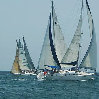 Килови яхти се надпреварват в бургаския залив