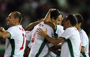 Футболистие на България ликуват след отбелязан гол във вратата на Черна гора