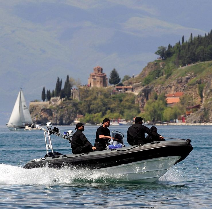 Забраниха корабите в Охридското езеро