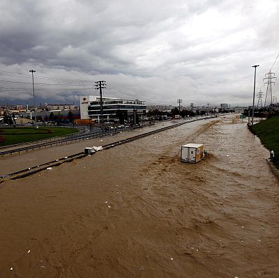 Прогнозират нови наводнения в Турция през уикенда