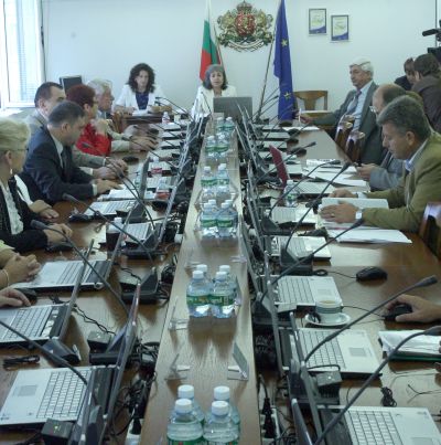 Близо половината от членовете на ВСС обаче отказват да участват в комисията срещу магистрата