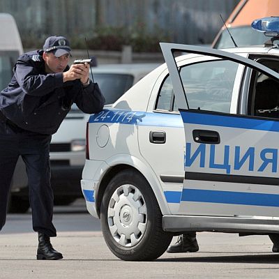 Служителят стрелял, след като апаши блъснали с каруца патрулка (Снимка архив)