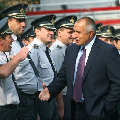 Борисов разговаря с част от присъстващите на празника пожарникари