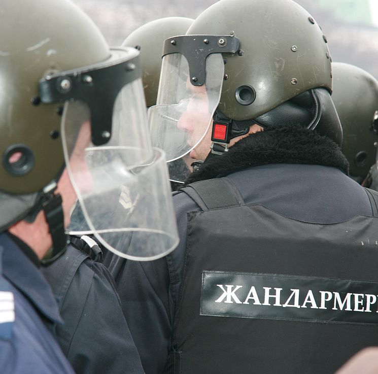 Полицаи бранят парламента на 14 януари