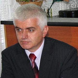 Кметска дъщеря и зетят в далавера с банкови карти