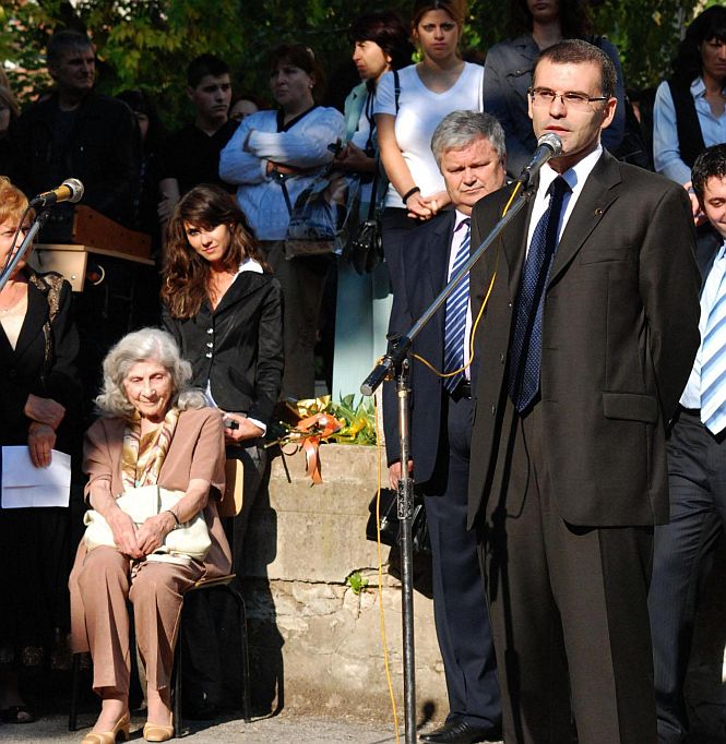 Учителят пише на Дянков за ”активния му речник”