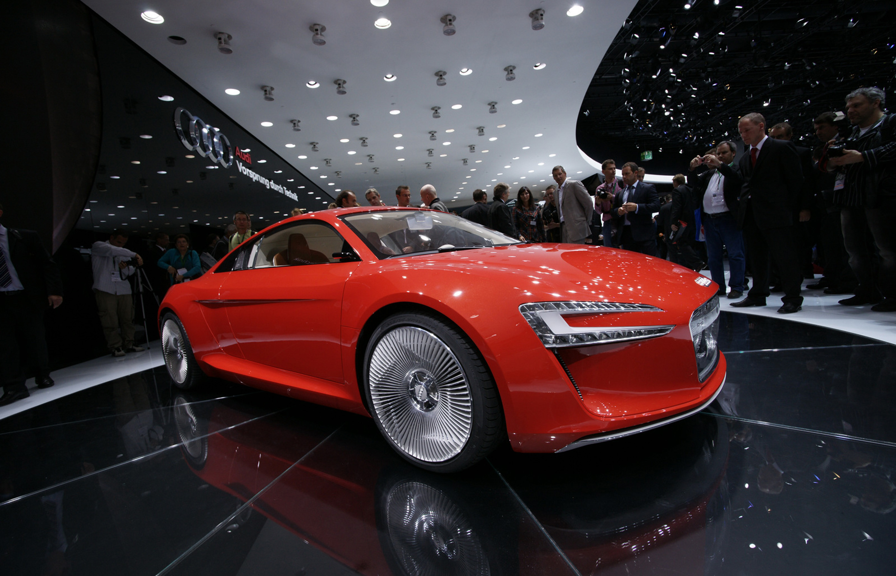 Audi представи електромобила e-Tron - видео