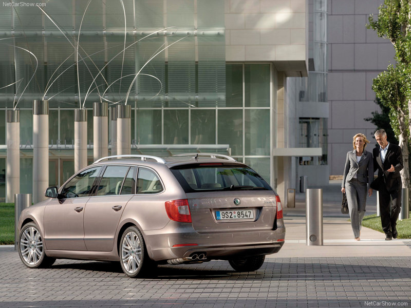Skoda показа комби версията на Superb