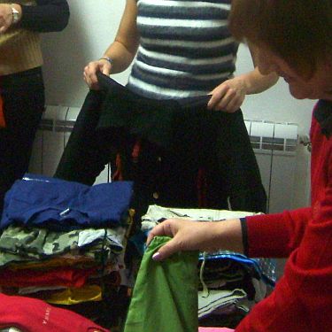 Иззети са контрабандни спортни комплекти, пуловери, блузи, ризи, якета и тениски