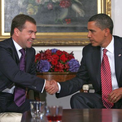 Медведев и Обама са съгласни, че Иран трябва да понесе по-тежки санкции